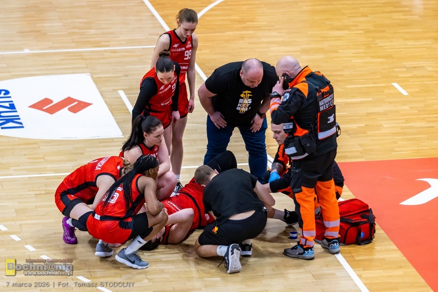 Dramat i emocje w Bochni. Mecz „o pietruszkę” zamienił się w widowisko – ZDJĘCIA