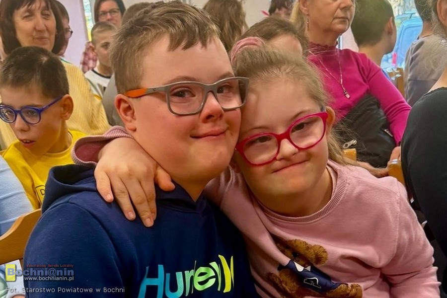 Kolorowe skarpetki, wielkie serca. Wyjątkowa akcja w SOSW – WIDEO