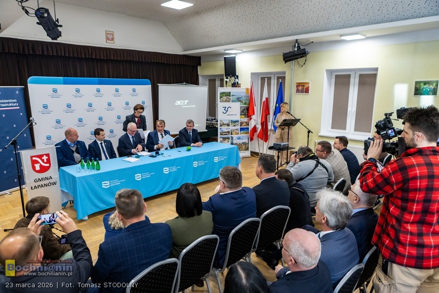 Podpisano umowę na rozbudowę wałów przeciwpowodziowych w Łapanowie – ZDJĘCIA