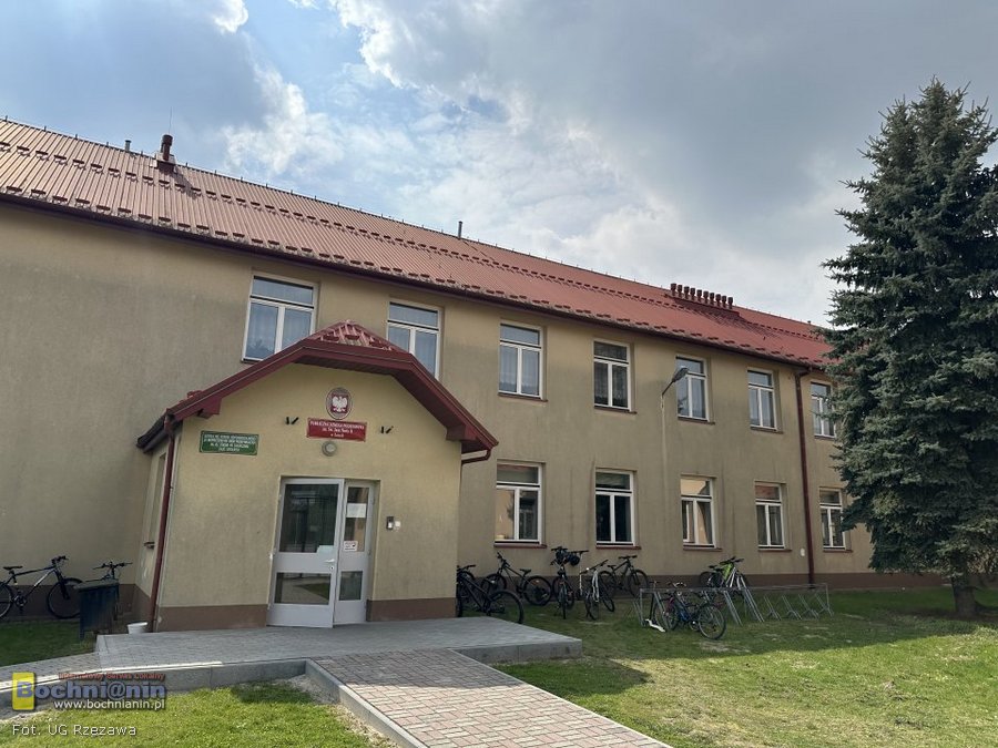 Gmina Rzezawa. Rusza termomodernizacja szkół w Łazach i Jodłówce