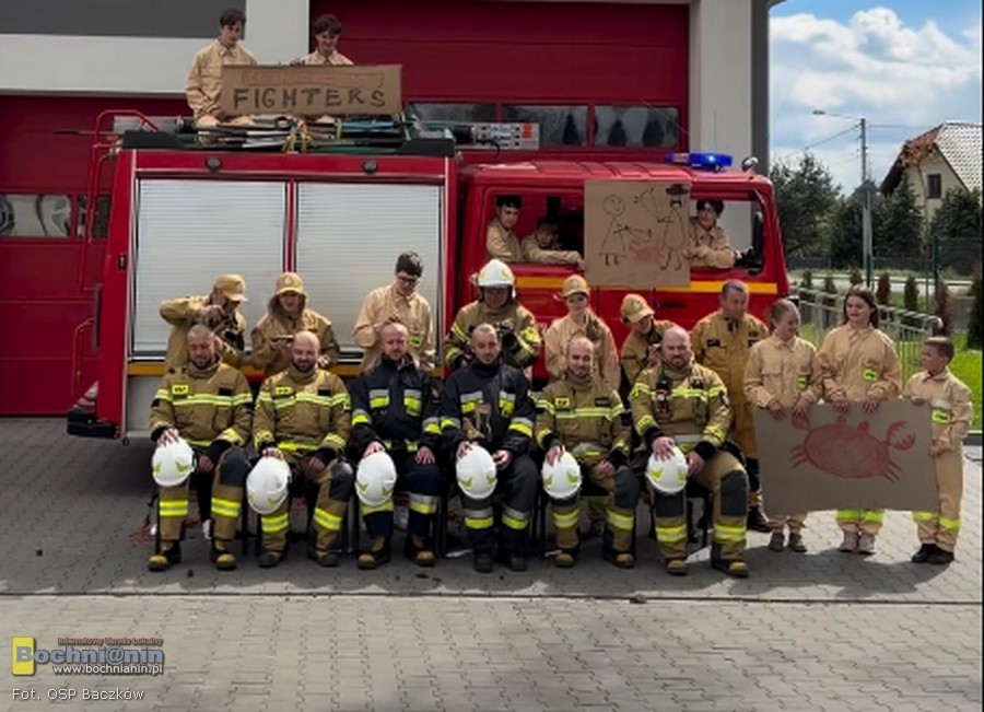 Strażacy z Baczkowa ogolili głowy na łyso, by wesprzeć chore dzieci i akcję Łatwoganga