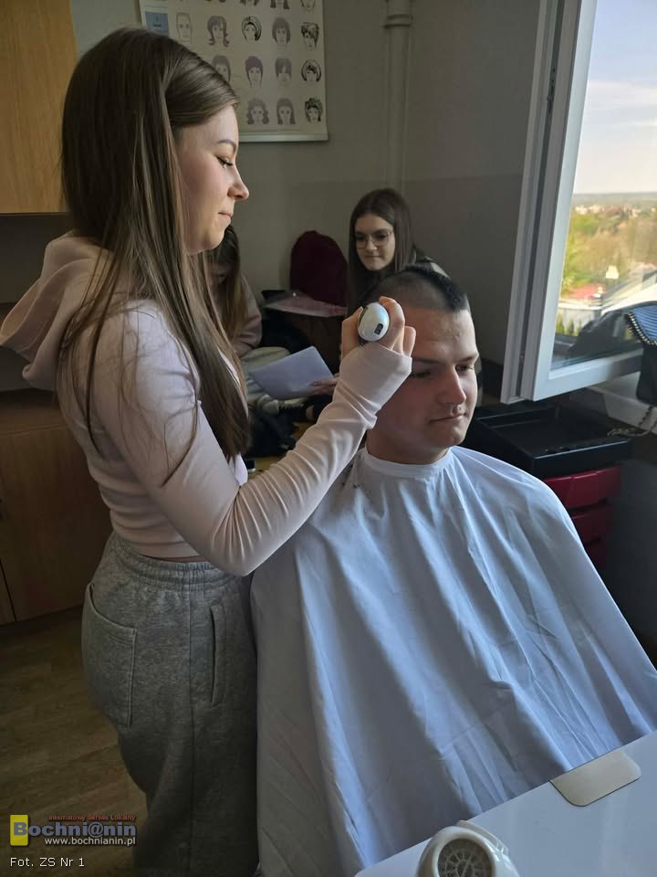 Bochnia. Darmowe strzyżenie i solidarność z chorymi – akcja w „Mechaniku”