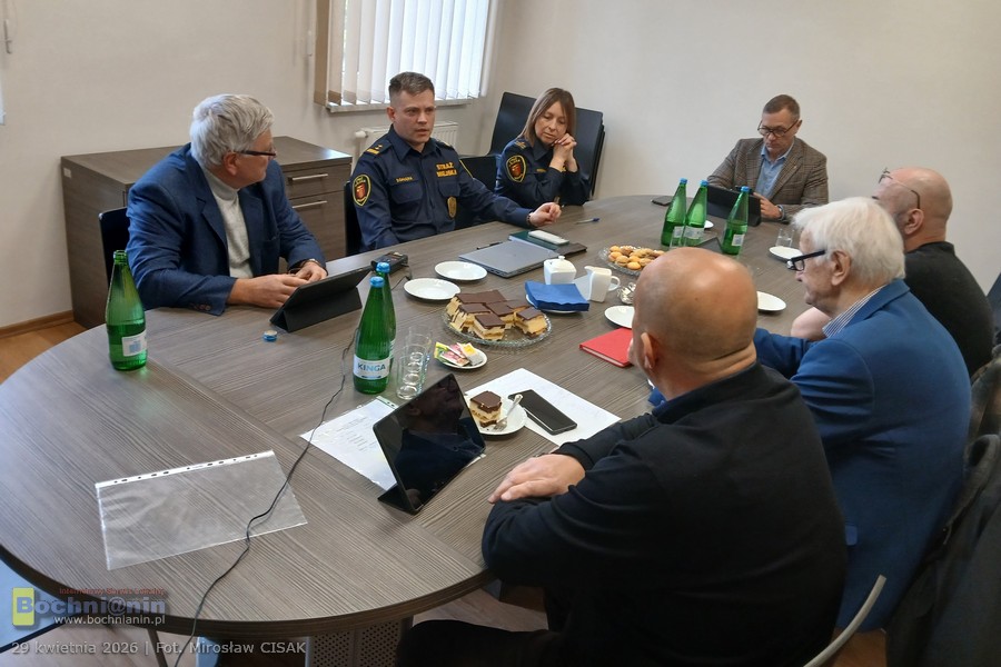 Radni odwiedzili Straż Miejską w Bochni. Kiedy całodobowa obsługa monitoringu? – INFOGRAFIKA