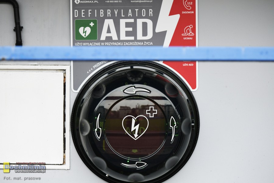 Defibrylator AED na stadionie przy ul. Parkowej 3 w Bochni