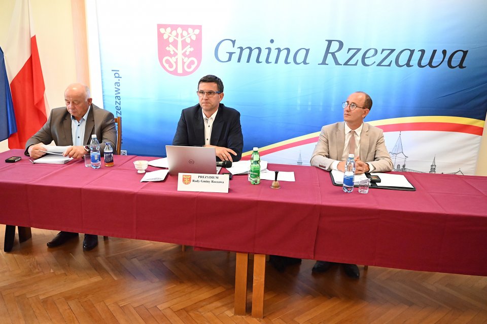 Gmina Rzezawa: Jednogłośne wotum zaufania i absolutorium dla wójta