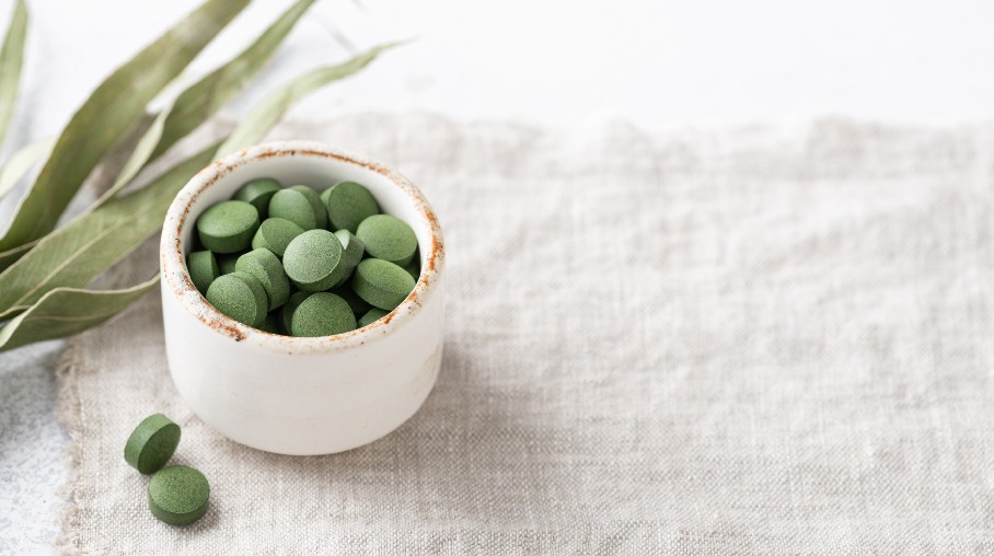🔸 Czy chlorella pomaga w odchudzaniu? Jak naprawdę działa ta zielona super alga?