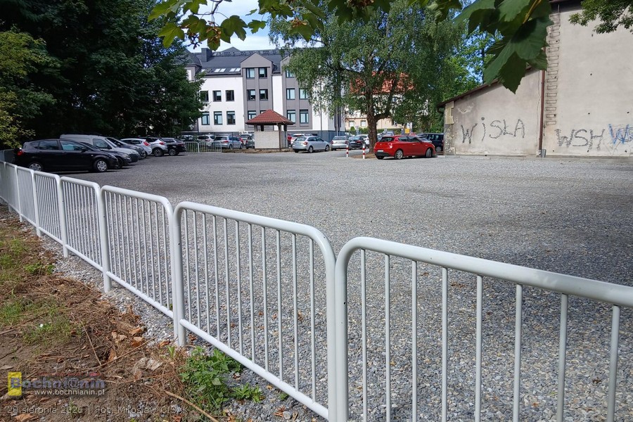 Bochnia. Nowe miejsca postojowe bez stałego wjazdu od ul. Parkowej