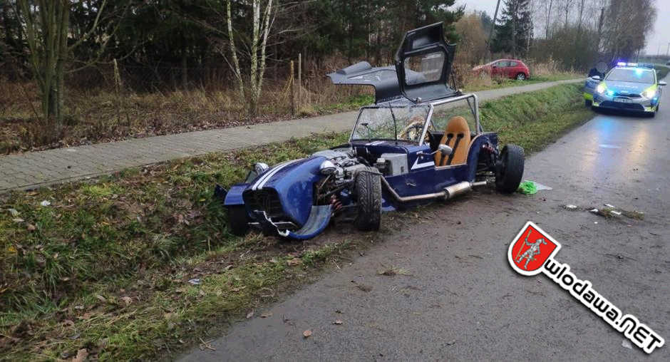 112: Sportowy BOLID o 6 rano kończy wyścig w przydrożnym rowie we Wsi Nadrybie