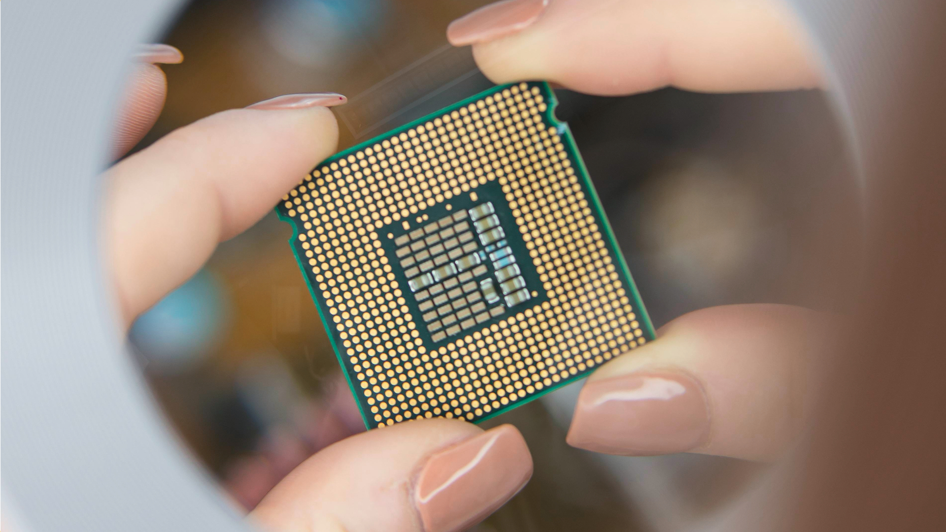 Fizyka kontra marketing. Co naprawdę zyskujesz, inwestując w procesory 1.8 nm i 3 nm?