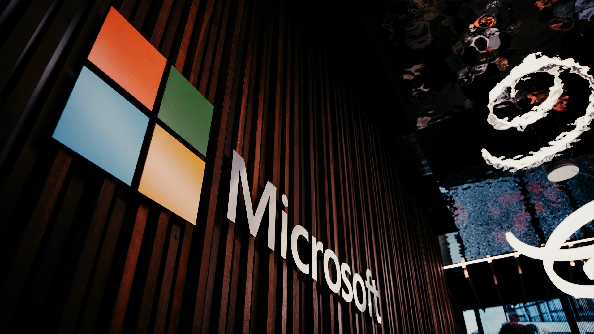 Suwerenność czy studnia bez dna? Rząd, Microsoft i miliardy za licencje