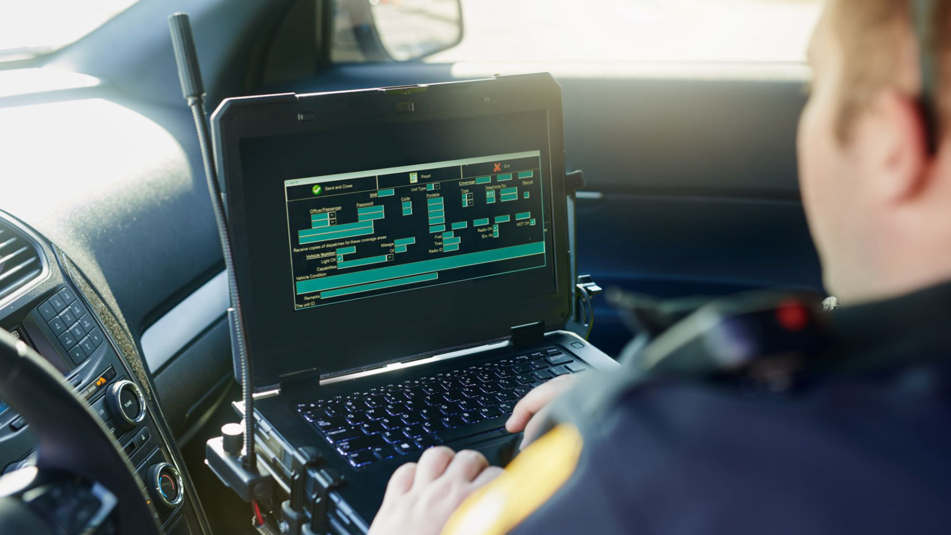 Jakie są korzyści z monitorowania parametrów auta w czasie rzeczywistym?