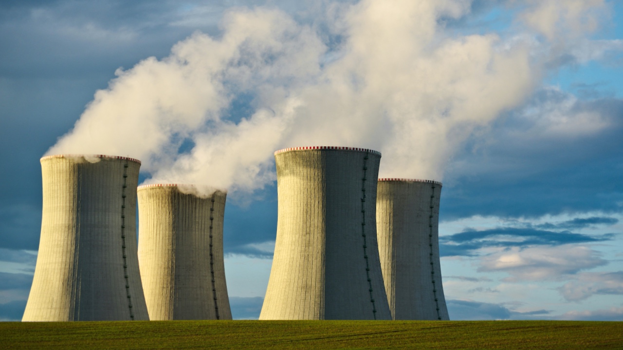AI potrzebuje energii. Czy brak elektrowni jądrowej spowolni rozwój technologiczny Polski?