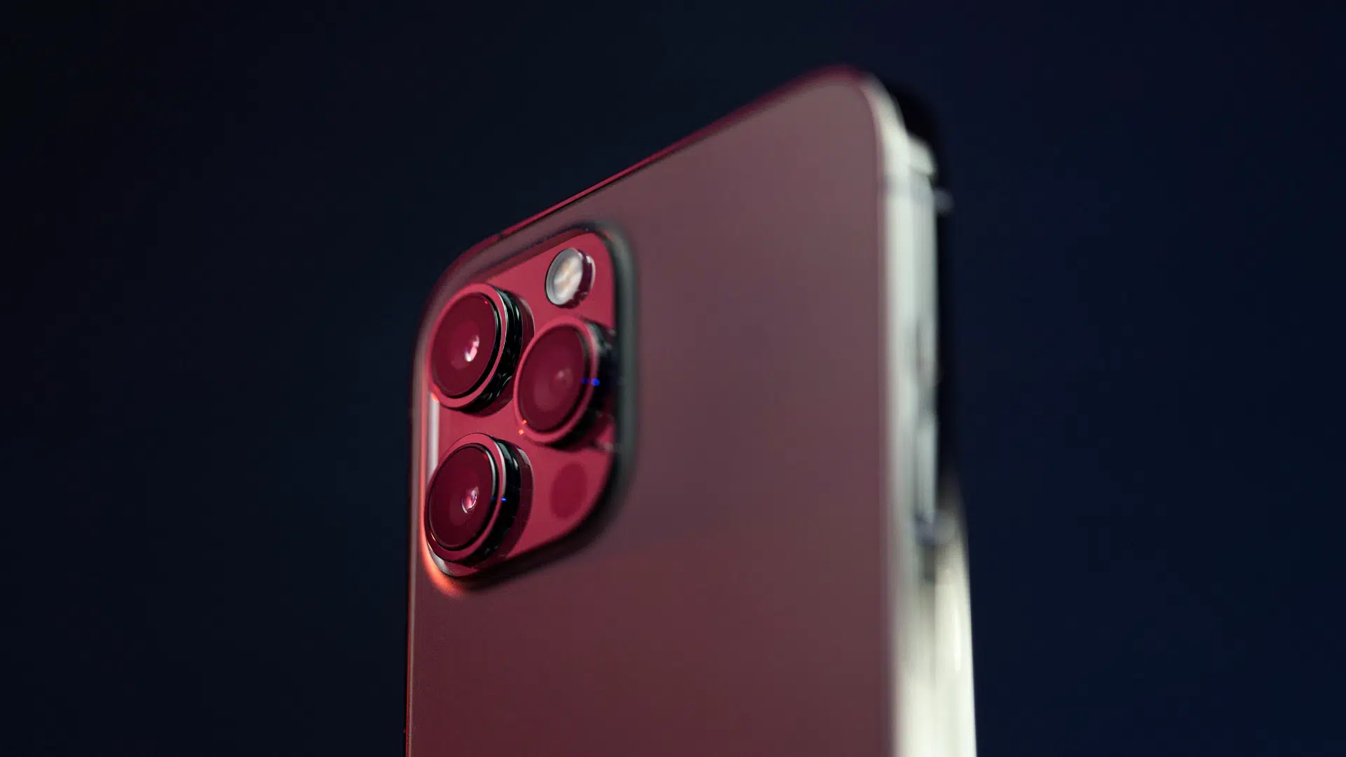 DarkSword a bezpieczeństwo firmy: Jak chronić służbowe iPhone’y?