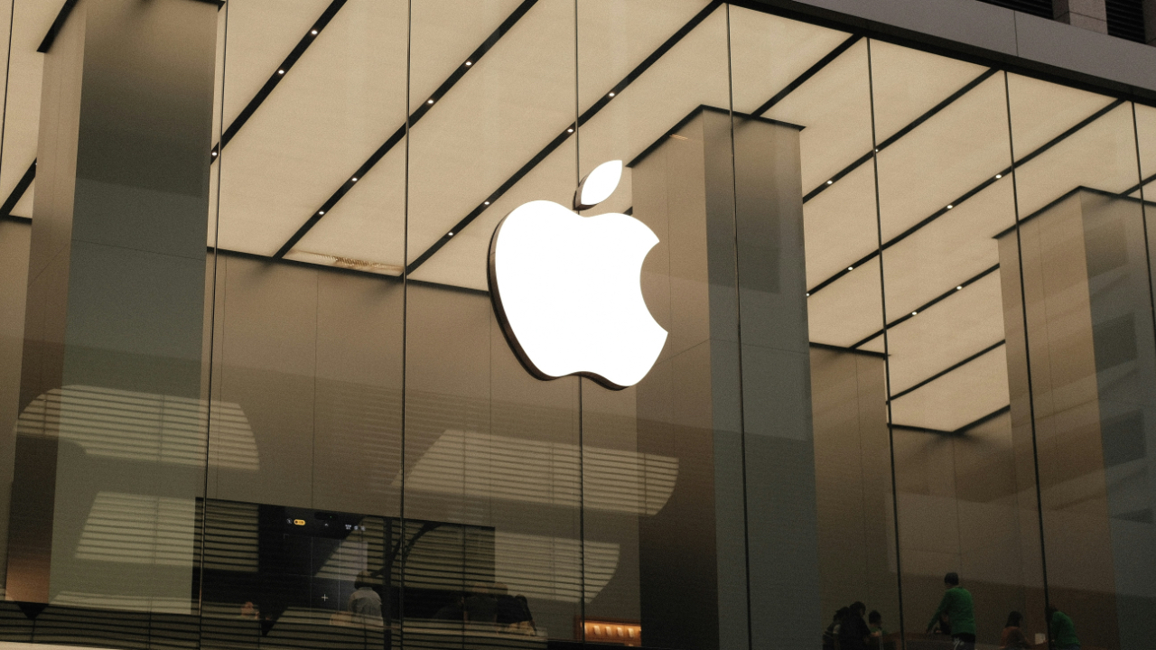 Składany iPhone opóźniony. Apple napotyka problemy techniczne