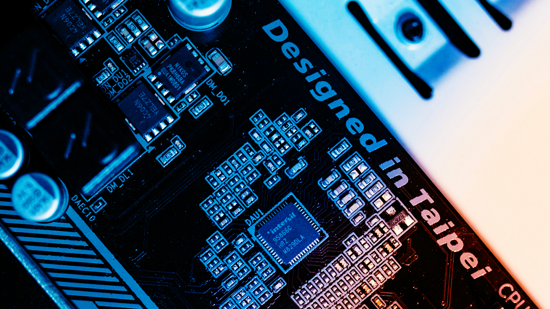 Schneider Electric oraz Foxconn zbudują centra danych AI