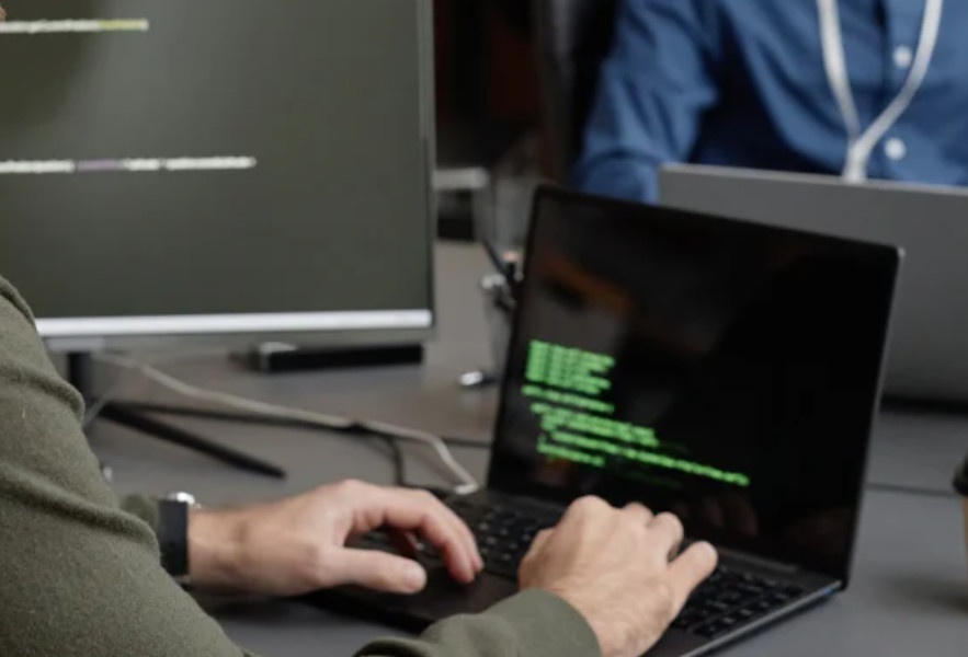 Cyberzagrożenia wyprzedzają cyfrową odporność firm – dlaczego organizacje nie są w stanie skutecznie na nie reagować?