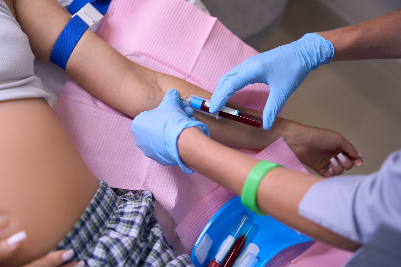 Co może oznaczać podwyższone CRP w ciąży? Dla lekarza to istotny sygnał