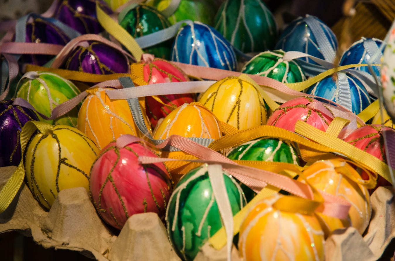 Malowanie jajek flamastrami to hit. Efekt zawsze zwala z nóg