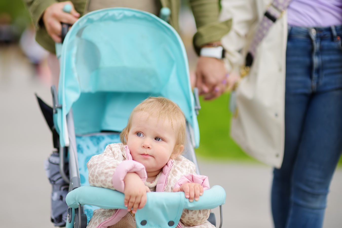 Jak ubrać noworodka na spacer 15 stopni? Ta złota zasada sprawdza się od zawsze