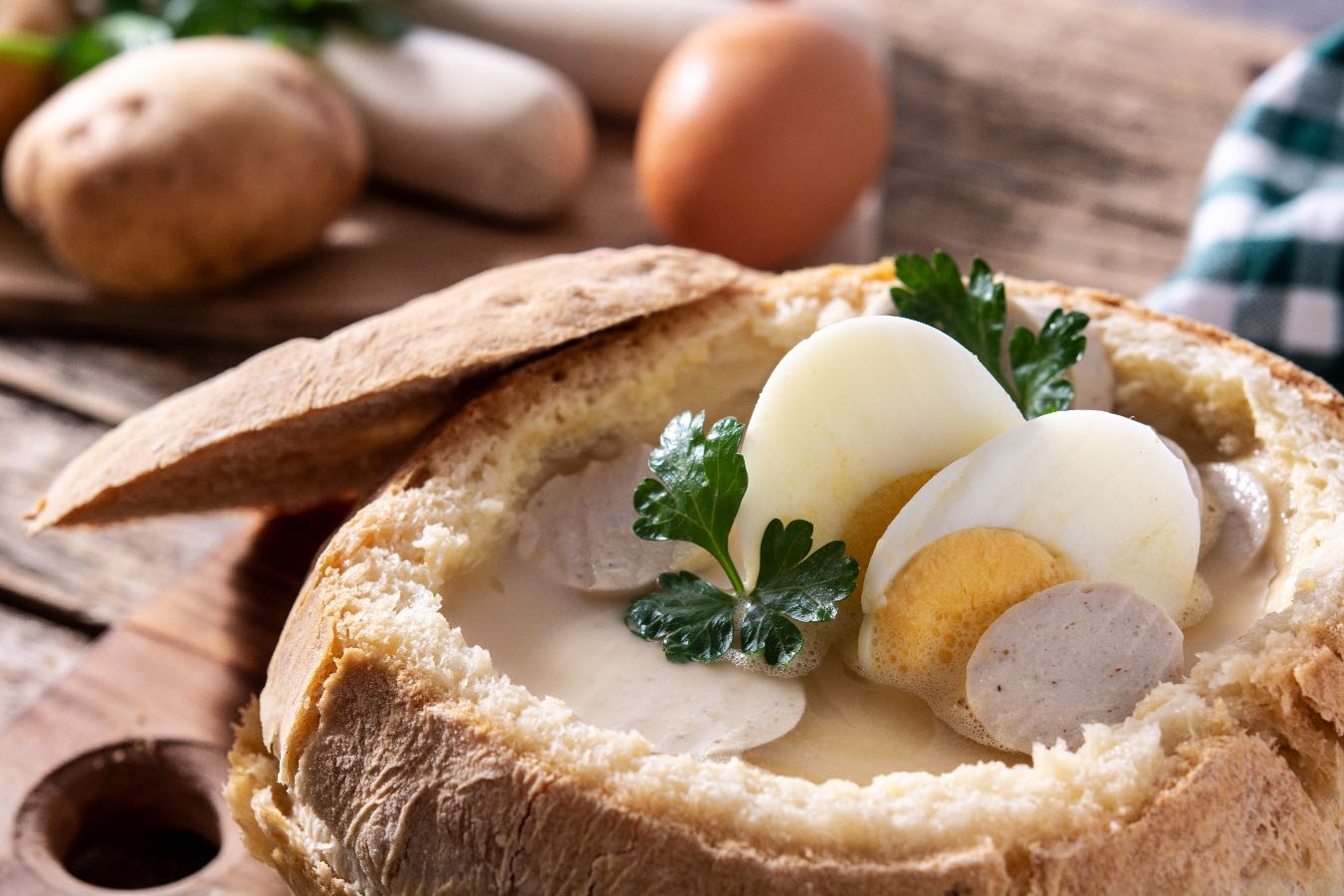 Co się je na Wielkanoc? Większość Polaków nie wyobraża sobie świąt bez tych dań