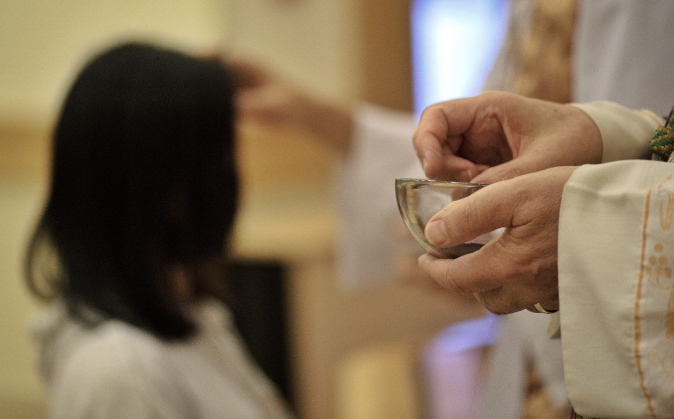 Pieśni na Komunię. Te 10 utworów musi znać każde dziecko