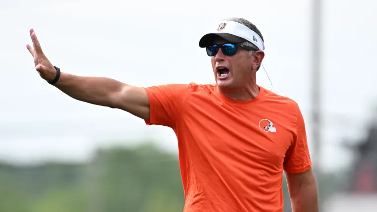 Plotki o Brownsie: szalona strategia Jima Schwartza „George Costanza”, polegająca na opuszczeniu drużyny Raiders Andy McNamara