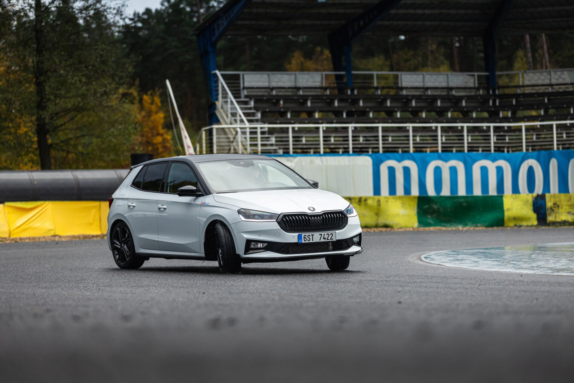 Skody Fabia 130 Sport: hot hatch ze sportowym podwoziem