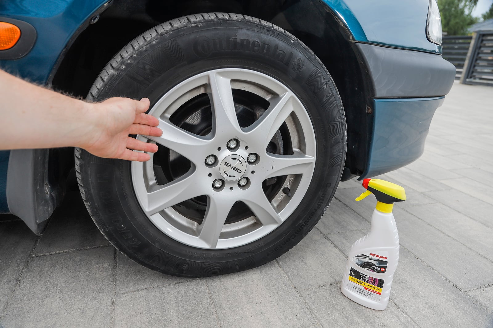 Pył hamulcowy na felgach – jak go skutecznie usunąć i wyczyścić felgi