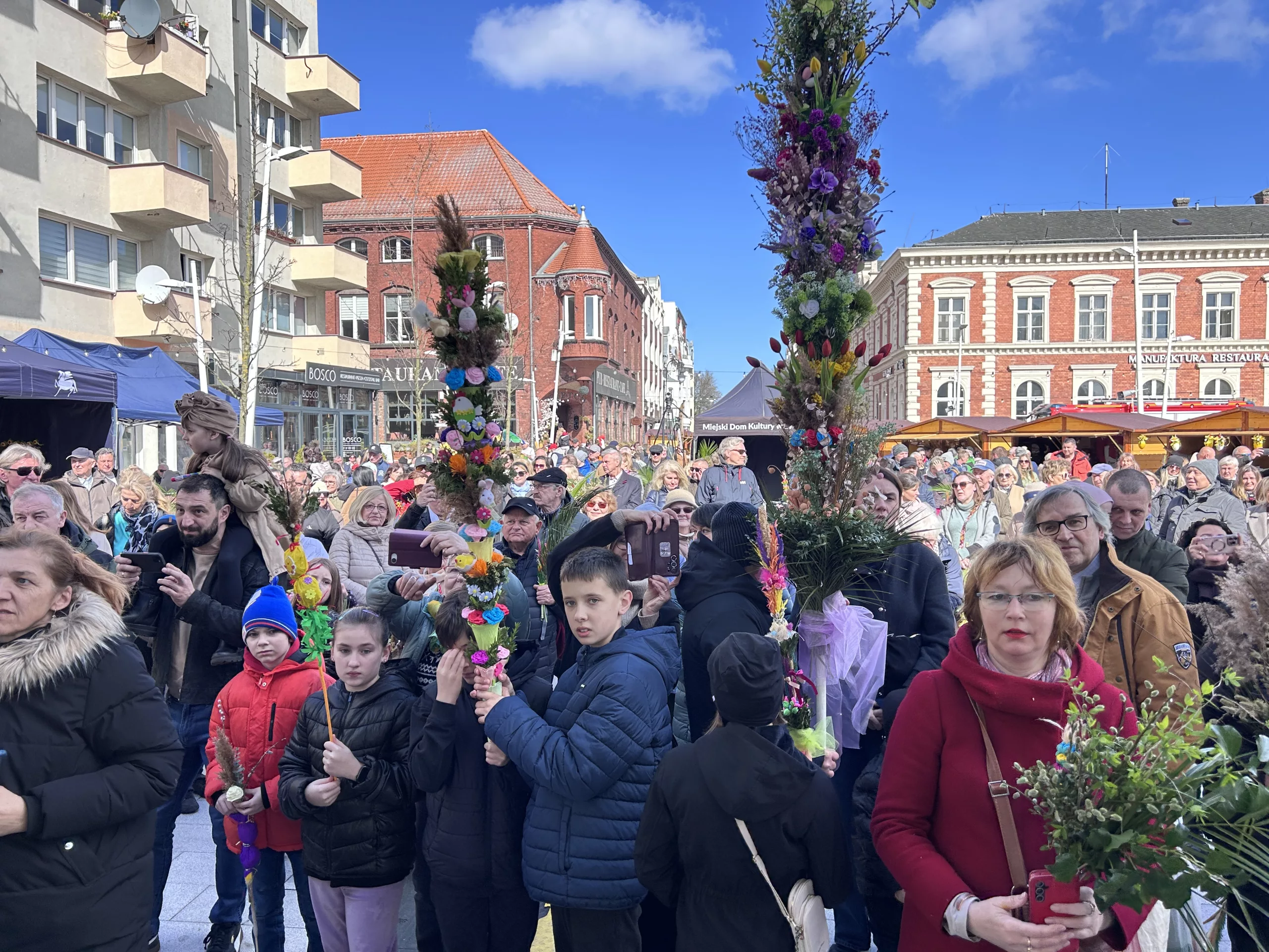 Niedziela Palmowa w Świnoujściu – Plac Wolności pełen życia i tradycji