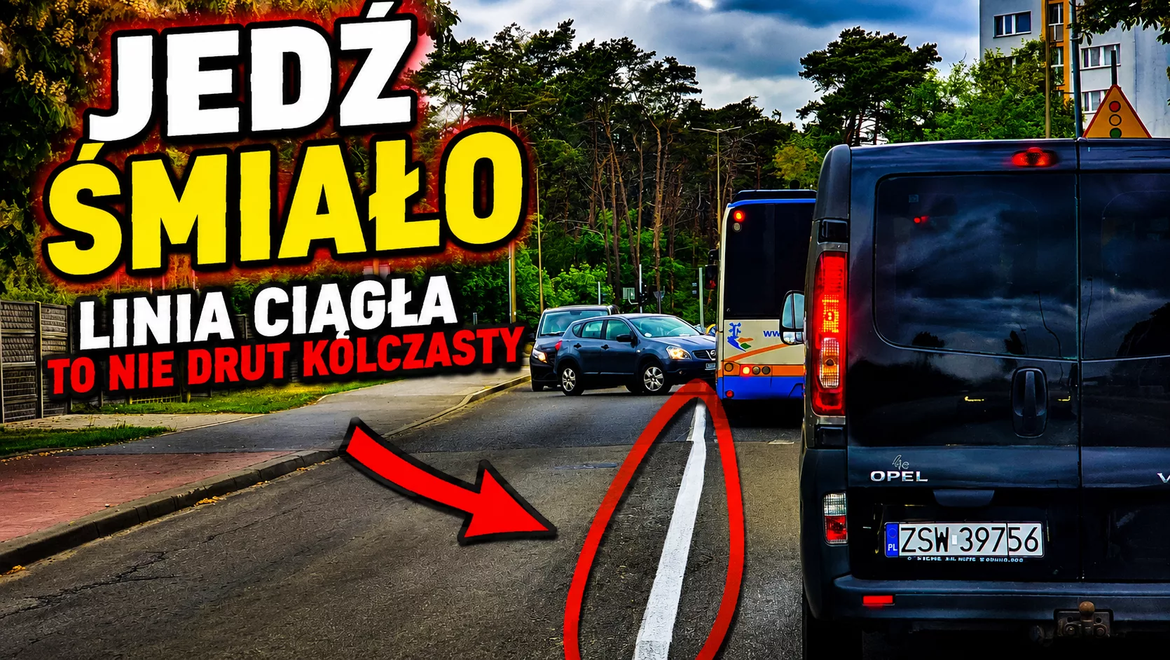 Linia ciągła to nie sugestia. Niebezpieczne sceny przy parkingu w Świnoujściu