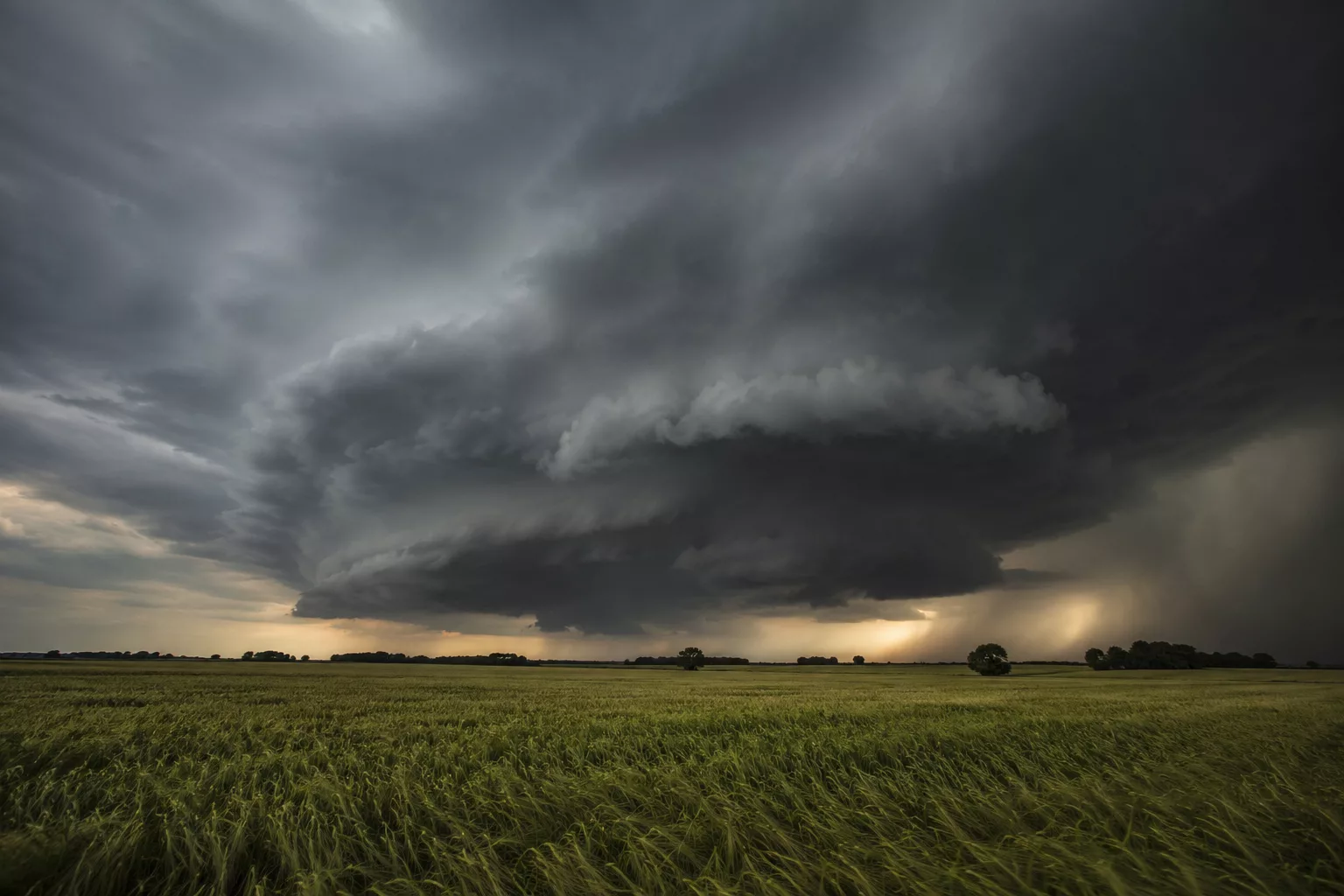 Burze wracają nad Zachodniopomorskie! IMGW wydał ostrzeżenie dla Świnoujścia i 19 innych powiatów