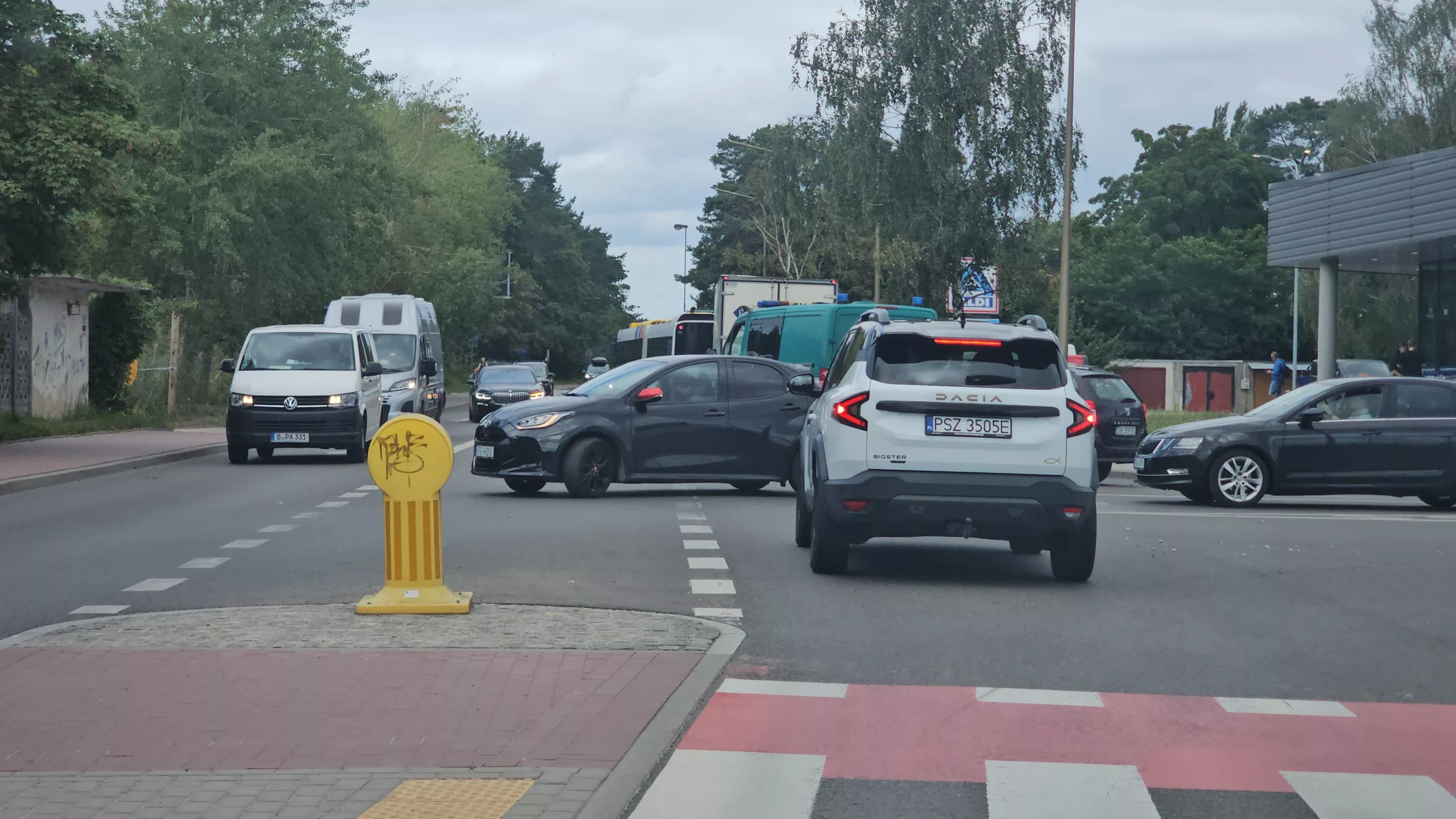 Armageddon komunikacyjny w Świnoujściu. Autobus blokuje wyjazd z tunelu? Kierowcy mówią o absurdalnej sytuacji