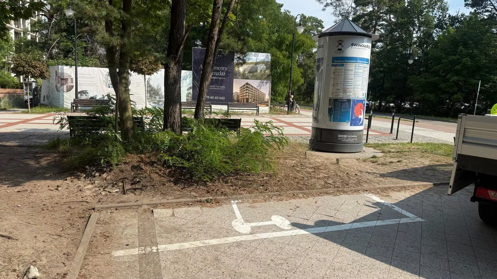 Parkingi dla hulajnóg w Świnoujściu. Realne rozwiązanie czy kolejny ruch pod publiczkę?