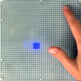 UCSB opracowało wyświetlacz haptyczny aktywowany światłem, który pozwala poczuć obraz opuszkami palców