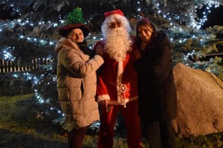 Świąteczne rozświetlenie choinki i akcja charytatywna w Białej