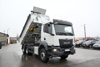 Nowy samochód ciężarowy w taborze Zarządu Dróg Powiatowych w Radzyniu