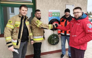 Defibrylator AED dostępny całodobowo przy remizie OSP w Czemiernikach