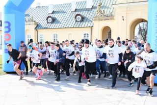 Radzyń Podlaski pobiegł „Tropem Wilczym”. Patriotyczna niedziela na dziedzińcu Pałacu Potockich