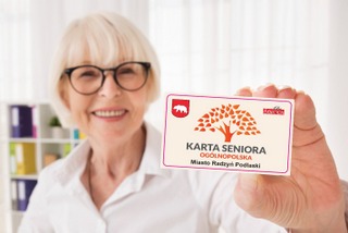 Mieszkasz w Radzyniu i ukończyłeś 60 lat? Możesz się ubiegać o Ogólnopolską Kartę Seniora