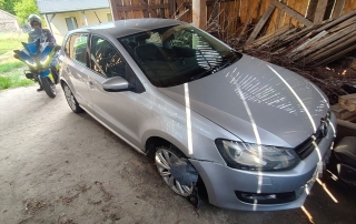 Pijany jechał na „kapciu”. Potem zasnął w aucie zaparkowanym w stodole