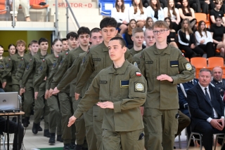 „Ślubujemy!” – Oficjalne ślubowanie kadetów klas mundurowych II LO w Radzyniu Podlaskim
