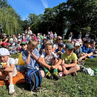 Ekologiczny piknik dla przedszkolaków w parku przy Pałacu Potockich