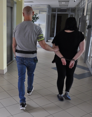 34-latka odpowie za kradzieże z włamaniem na rachunek bankowy