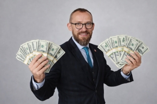Majątek burmistrza rośnie. Jak zmieniła się sytuacja finansowa Jakuba Jakubowskiego?