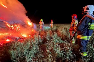 Nocny pożar w Lichtach. Strażacy przez kilka godzin walczyli z ogniem