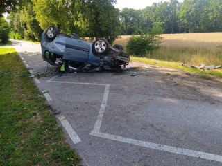 Nietrzeźwy zjechał z drogi i dachował