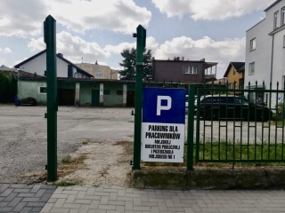 Prywatny folwark za podatki mieszkańców? Radzyński absurd parkingowy pod „Starą Strażą”