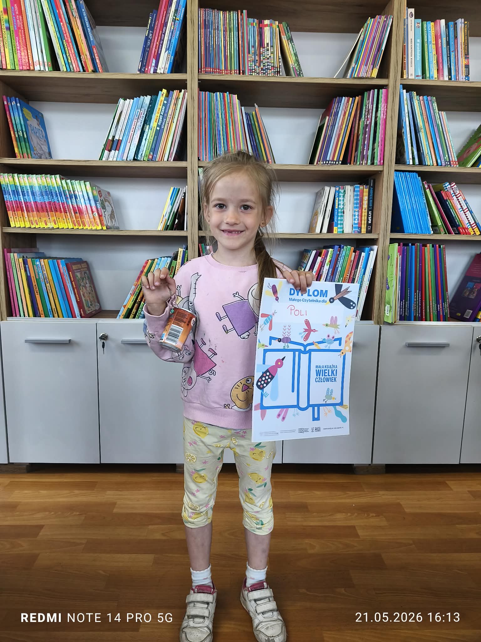 Mały czytelnik w Bibliotece w Kurkach
