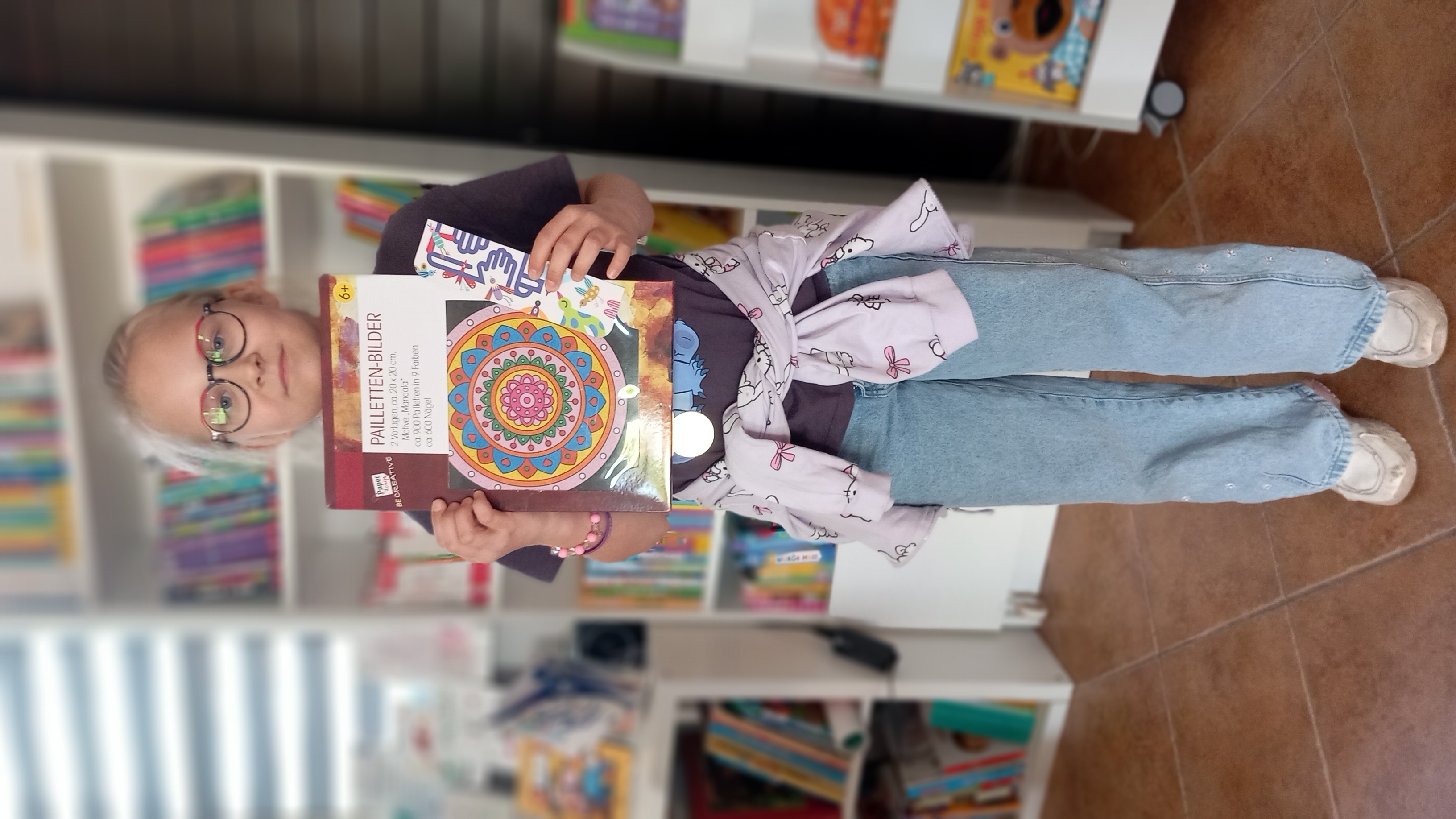 Wzorowy czytelnik w bibliotece w Burkacie